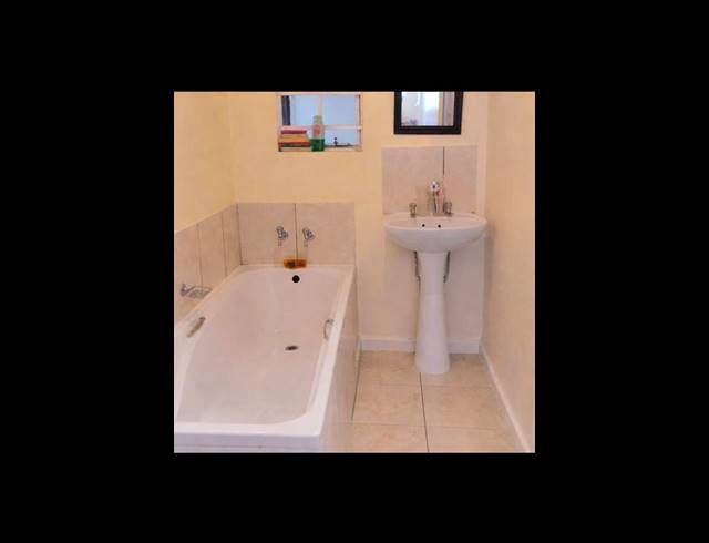 3 BEDROOM HOUSE FOR SALE IN SERALENG